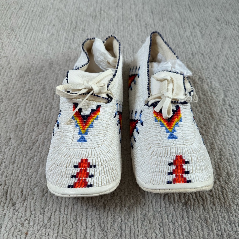 Women’s Cherokee Beaded Moccasins